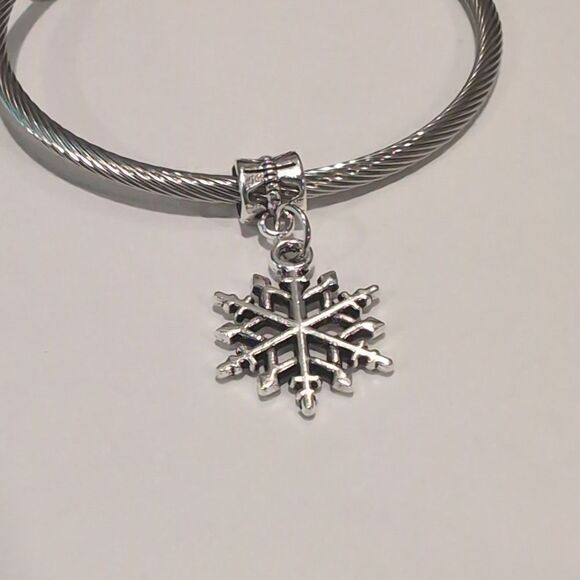 Silver Snowflake Dangle Charm for Pandora Style Bracelet - Picture 1 of 5
